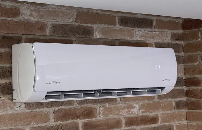 Монтаж кондиционера на кирпичной стене